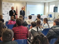 El programa 'Educando en justicia' lleva al centro educativo Majal Blanco de Santomera al fiscal superior y a un magistrado del TSJ