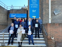 Un grupo de alumnos recibe su título tras finalizar un certificado de profesionalidad.