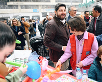 El presidente de Comunidad, Fernando López Miras, asistió hoy al acto organizado por la Asociación de Familiares de Niños con Cáncer de la Región de Murcia (Afacmur) que se celebra con motivo del Día Internacional del Cáncer Infantil (2)
