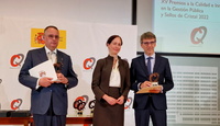 El consejero de Economía, Hacienda, Fondos Europeos y Administración Digital, Luis Alberto Marín, recoge el premio Sello de Cristal que reconoce ...