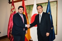 El presidente de la Comunidad, Fernando López Miras, recibe al nuevo embajador de Japón en España, Takahiro Nakamae.