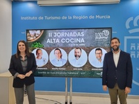 El director del Itrem, Juan Francisco Martínez, junto con la directora del CCT, Mónica Meroño.