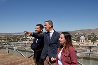 El consejero de Presidencia, Turismo, Cultura, Juventud, Deportes y Portavocía, Marcos Ortuño, acompañado por la alcaldesa de Yecla, Remedios Lajara,...