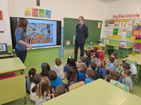 El consejero Víctor Marín visitó el CEIP Nuestra Señora de Belén de Murcia donde ya se han instalado  paneles digitales interactivos.