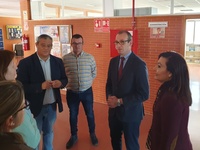 El consejero de Educación, Formación Profesional y Empleo, Víctor Marín, visitó el IES Federico Balart de Pliego.