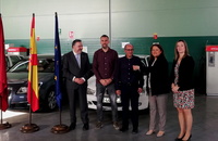 Un momento de la entrega de los 14 vehículos del Parque Móvil Regional.