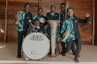 Miembros de la formación Brass for Africa, que actuarán junto a la OSRM.