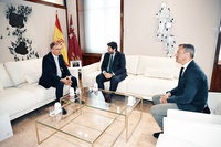 Reunión del presidente de la Comunidad, Fernando López Miras, con el embajador de la República Checa en España, Ivan Jan¿árek