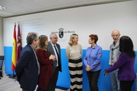 La consejera de Política Social, Familias e Igualdad, Conchita Ruiz Caballero con los respresentantes de la EAPN antes de la reunión con las entidades de la Red de Lucha contra la Pobreza y la Exclusión Social de la Región de Murcia (EAPN-RM)