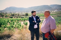 López Miras visita una finca agrícola en Pliego (2)