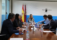 La consejera de Política Social, Familias e Igualdad, Conchita Ruiz Caballero, con los miembros del Patronato de la Fundación Murciana para la Tutela y Defensa Judicial de Adultos