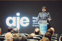 El presidente López Miras ha clausurado la Asamblea de AJE