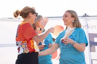 La consejera de Política Social, Familias e Igualdad resalta la labor de las entidades que ofrecen atención social a las familias y personas con Parkinson