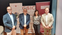 El director del Imida, Andrés Martínez, a la derecha, durante la inauguración III International Symposium on Beverage Crops