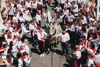 López Miras destaca durante los Caballos del Vino que "toda la Región de Murcia se siente hoy de Caravaca de la Cruz"