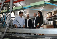 La consejera de Empresa, Economía Social y Autónomos, Valle Miguélez, en su visita a la empresa Formas Descanso en Yecla