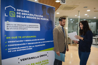 El director general de Vivienda, José Francisco Lajara, junto a los profesionales de la nueva Oficina de rehabilitación de la Región de Murcia