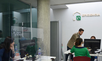 El director general de Vivienda, José Francisco Lajara, junto a los profesionales de la nueva Oficina de rehabilitación de la Región de Murcia (2 de 2)