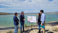 El consejero en funciones Antonio Luengo, durante su visita a la Comunidad de Regantes 'El Porvenir', de Abanilla.