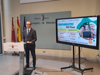 El consejero en funciones de Educación, Formación Profesional y Empleo, Víctor Marín, presentó los campamentos de inglés y Steam para alumnos de ...