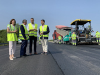 El consejero en funciones de Fomento e Infraestructuras, José Ramón Díez de Revenga, y el alcalde de Caravaca de la Cruz, José Francisco García, ...