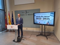 El consejero en funciones de Educación, Formación Profesional y Empleo, Víctor Marín, presentó las novedades del inicio de curso.