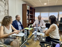 El consejero Víctor Marín se reunió con la presidenta de la Asociación de dislexia, Silvia López.