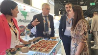 La consejera Sara Rubira visita a las empresas de la Región de Murcia presentes en la Feria alimentaria Anuga.