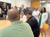 López Miras, durante su visita a la Unidad de Rehabilitación del Centro de Salud de Cartagena