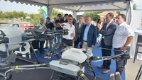 Asistentes a la jornada 'Drones y Agrotech: el nuevo horizonte de la agricultura inteligente' durante el recorrido para conocer los últimos avances tecnológicos