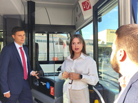 La directora general de Movilidad y Transporte, María Dolores Solana, asistió a las pruebas de funcionamiento del nuevo modelo de autobús cien por...
