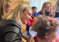 La consejera de Política Social, Familias e Igualdad, Conchita Ruiz, durante su visita al centro de protección de menores Cardenal Belluga de Murcia (1)