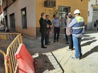 El consejero de Presidencia, Portavocía y Acción Exterior, Marcos Ortuño, el alcalde de Santomera, Víctor Martínez, acompañados por el director general de Administración Local, Francisco Abril, en su visita a las obras.