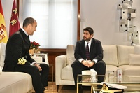 El presidente de la Comunidad, Fernando López Miras, recibe al almirante de Acción Marítima, Alfonso Delgado