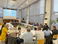 El consejero de Educación, Formación Profesional y Empleo, Víctor Marín, presidió la mesa sectorial de Educación que acordó la oferta de empleo público docente.