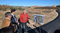 El director general del Agua, José Sandoval, visitando el remodelado camino de Pliego.