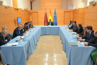 El jefe del Ejecutivo regional, Fernando López Miras, presidió hoy en San Esteban la reunión en la que se analizó la situación actual de los recursos hídricos en la Región de Murcia.