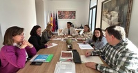 La directora general del SEF, Marisa López, se ha reunido hoy con el alcalde de Blanca, Ángel Pablo Cano.