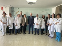 El consejero de Salud, Juan José Pedreño, visitó hoy la unidad de Paliativos del hospital Santa María del Rosell de Cartagena, acompañado de la alcaldesa, Noelia Arroyo