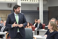 El presidente López Miras en su comparecencia en el pleno de la Asamblea Regional.
