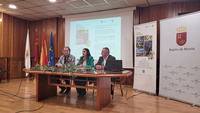 Imagen de la consejera, Sara Rubira, junto al alcalde de Moratalla, Juan Soria, y el chef Firo Vázquez, en la inauguración de 'Moratalla Entre Oliveras'.