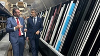 El consejero de Economía visita las instalaciones de Hefame y conoce los principales proyectos de la empresa