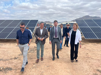 El director general de Energía y Actividad Industrial y Minera, Federico Miralles, visitó hoy en Jumilla un parque de generación fotovoltaica con...