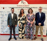 La consejera Carmen Conesa, la subdirectora de Archivos Estatales, el director general de Patrimonio Cultural y el del Archivo, en la inauguració...