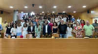 La consejera Carmen Conesa, el director del Instituto de Turismo, profesores, técnicos y alumnos, tras la clausura de los cursos de este ejercici...
