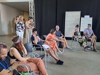 La directora general de Recursos Humanos, Planificación Educativa e Innovación, Carmen Balsas, visitó a los docentes que se forman en el proyecto...