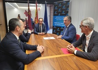 El consejero de Medio Ambiente, Universidades, Investigación y Mar Menor, Juan María Vázquez, mantuvo hoy una reunión con el presidente de la Federación...