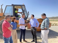El consejero de Fomento, José Manuel Pancorbo, y el alcalde de Caravaca de la Cruz, José Francisco García, durante la visita a las obras de conservación...