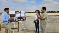 Imagen de la consejera, Sara Rubira, junto al alcalde de San Javier, José Miguel Luengo, en uno de los nuevos embalses de laminación construidos ...