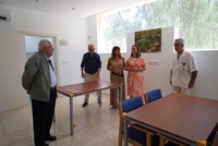 La consejera de Política Social, Familias e Igualdad, Conchita Ruiz, y la concejal de bienestar social, Cristina Mora, durante la visita a las instalaciones...